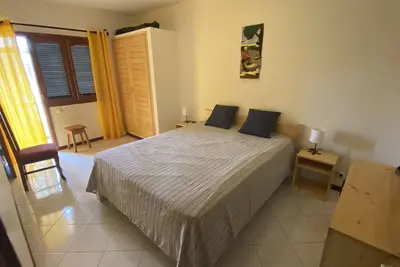 Image de Grand appartement avec terrasse sur le toit, à 8 minutes du centre-ville.