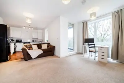 Image de Stunning Flat minutes from Canary Wharf with Private Balcony & Free Parking