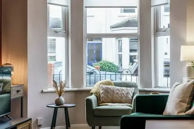 Image de Pass the Keys | Belmont Bolthole 2 Bed Bars and Eateries Abound