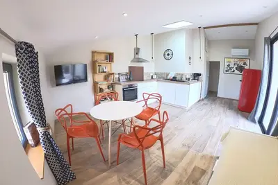 Image de Gite La Confluence, situé à Montolieu au bord de la rivière avec piscine