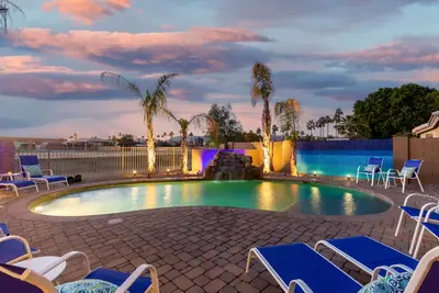 Image de Luxury home w/ Heated Pool & Hot Tub | Pool Table | King Beds | Fire Pit & Grill