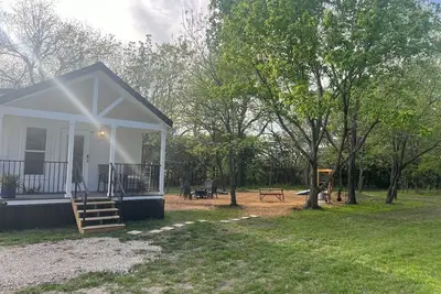 Cozy 1. 5-acre retreat carved out of an 11-acre ranch minutes from McKinney
