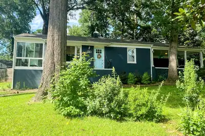 Image de 2br - Pet-Friendly - Private Fully Fenced Yard - 5 mins Noda/Midwood!