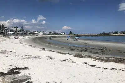 Image de Cozy beach house minutes from beach --