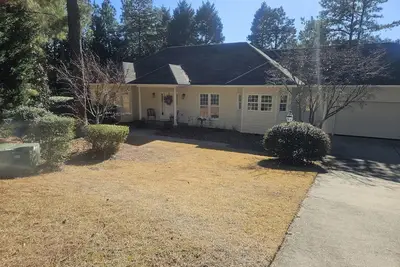 Image de Beautiful  family friendly home in #6