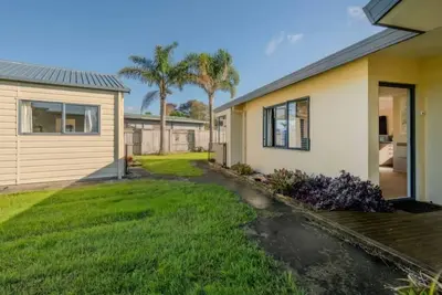 Image de Hosts on the Coast Seas the Day