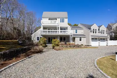 Image de Quaint Beach House with Ac, Pool, Hot tub area, Fire Pit, and Ocean Views