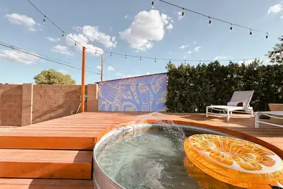 Image de 2br Dt Mesa Home  w/ Cowboy Pool + Walkable Location