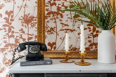 Image de Bespoke Design, Hot Tub, Fire Pit, Secluded Area & Projector [The Spring House]