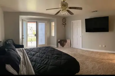 Image de Beautiful, spacious, and cozy 3bed -2bath home in the serene high desert.