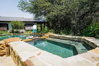 Image de Quietude Casita B&B; Minutes to Golf course & Concan center