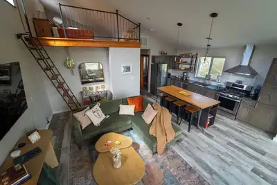 Image de Modern Apartment in Livingston with Bird’s Eye View of 3 Mountain Ranges