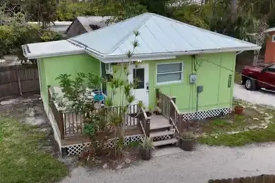 Image de Old Florida Fishing Cottage See The Water From Living Room on Imperial River