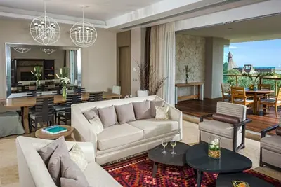 Image de Two Bedroom Spa Suite Luxxe Resort on the Beach