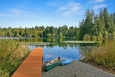 Image de Gorgeous Poulsbo Lakefront Home with Dock & Kayaks! !
