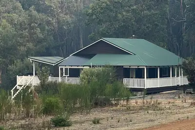 Image de Shrapnel's Retreat; Charming, relaxing Timbermill Cottage getaway! Pet friendly.