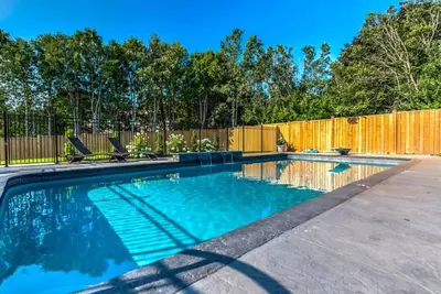 Image de Stunning Heritage Large Character Family home