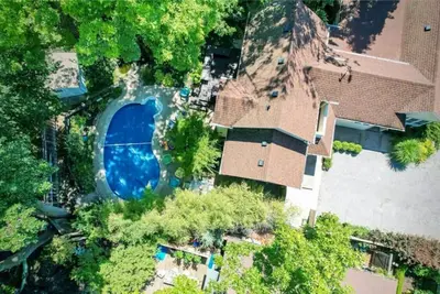 Image de Bright & Beautiful Villa with Pool