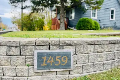 Image de 🍷 Merlot Cottage at 1459: Your Cozy Escape in Niagara! 🌟