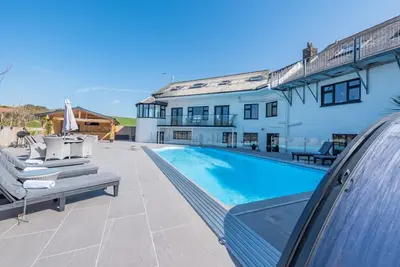 Image de Pembrokeshire | Beach, Pool, Hot Tub | Sleeps 24