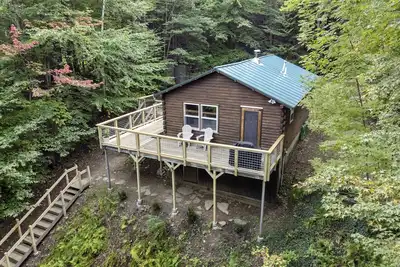 Image de Rustic log cabin just minutes from Okemo Mountain!