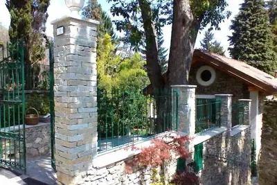 Image de Terraced studio on a botanical garden, facing lake Maggiore