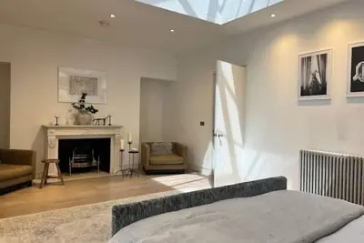 Image de Rare mews house on trendy Pavilion road - 180sqm