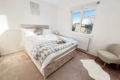 Image de 2-Bed Retreat in Windsor, Centrally Located - 5 min to Castle, Ascot & LegoLand