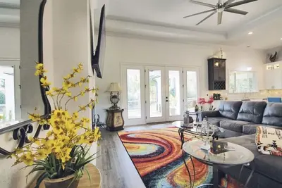 Image de Camellia Acres - Luxury New Home Up The Street From Wec - Dogs Stay Fee