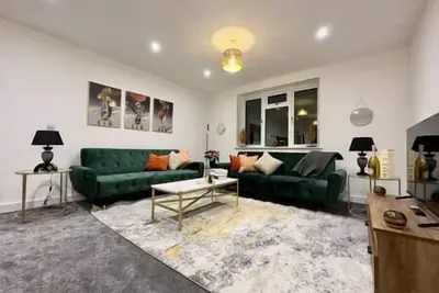 Image de Brand new modern Cheltenham home