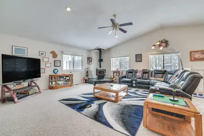 Image de Secluded Mancelona Home w/ Gas Grill!