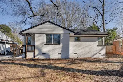 Image de Updated Charlotte Home w/ Yard ~ 3 Mi to Uptown!
