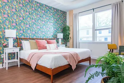 Image de The Botanical Suite. Newly Built, Upscale, Central