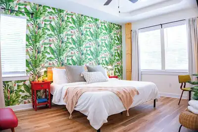 Image de The Royal Crane Suite, New Build, Upscale, Central