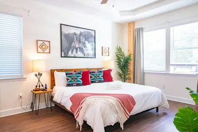 The Prairie Suite. Newly Built, Upscale, Central