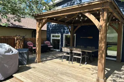 Image de Cozy Cabin 250 steps to the beach. Family sized and puppy friendly. Star-04394