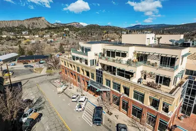 Image de skyhouse downtown: designer + walkable + spacious\n