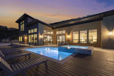 Image de skyhouse Lake Loft +private pool+huge views\n