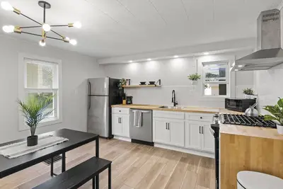 Image de Cozy house in Rochester. Perfect for traveling professionals and families!