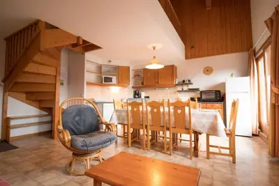 Image de 2ème étage, balcon, télévision, casier à ski, 61m², Aussois