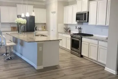 Image de Beautiful New Water front home minutes away from New Orleans! !