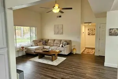 Image de Central Valley Charming Retreat. Free parking. Pet-Friendly!