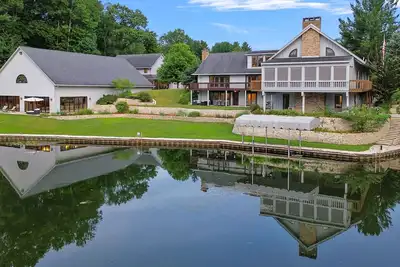 Image de The Lodge at Rush Lakes 500ac Preserve. Fishing guides, pool, boating, and more