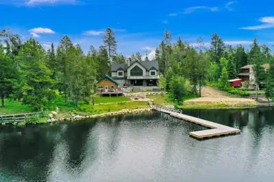 Image de ! ! Brand New Listing! ! Stunning Cabin w/Private Dock, 5 Beds w/ 5. 5 Bath, Hot Tub