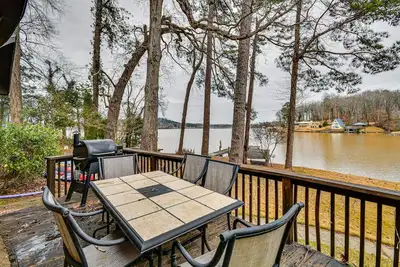 Image de Rustic Valley Cottage w/ Boathouse on Lake Harding