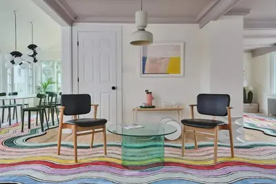 Image de Pieces Homes Kennebunk - a design gem in a classic New England beach town\n\n