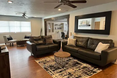 Image de Edmond 4 bedroom, 2. 5 bathroom open and peaceful ranch house.