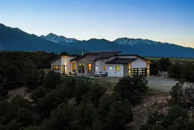Image de 360 views & Private Hot Tub, Near the Hot Springs
