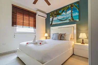 Image de 2br/2ba Only a 5-minute walk from Eagle Beach!