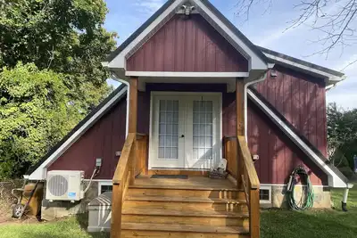 Image de Cozy retreat in the heart of wine country, 5 minutes from the Appalachian trail!